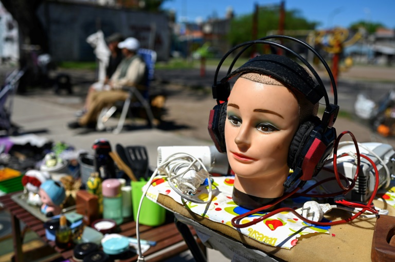 To make ends meet, Argentines sell their possessions To make ends meet, Argentines sell their possessions