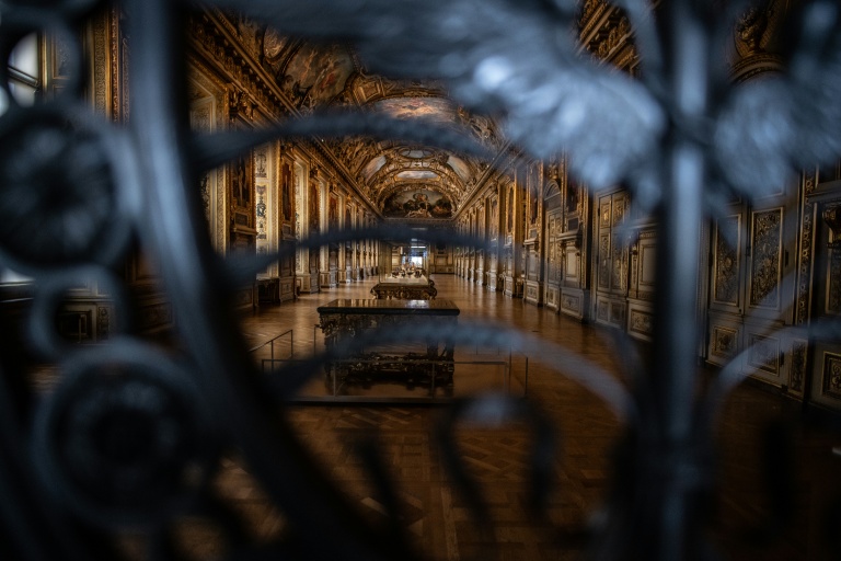 Paris Louvre heist lays bare museum security complaints Paris Louvre heist lays bare museum security complaints