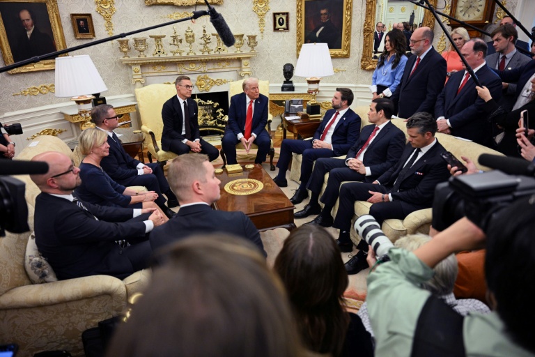 Trump says 'stepping up pressure' to end Ukraine war