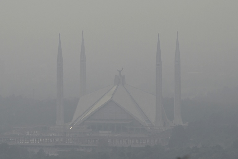Islamabad puts drivers on notice as smog crisis worsens