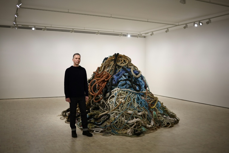 UK artist turns 'money for old rope' into £1m art exhibition