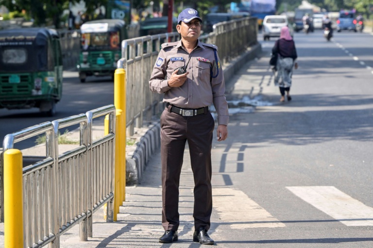 Bangladesh police hope new uniform repairs broken image
