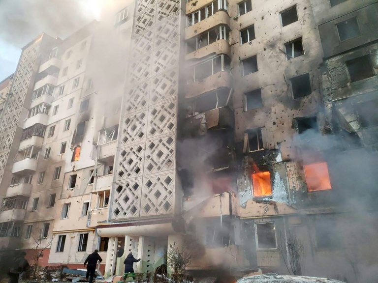 US presses Ukraine to cede land as Russian strikes kill 26