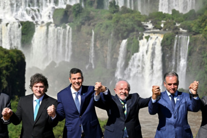 (L to R) Argentina's President Javier Milei, Paraguay's Santiago Pena, Brazil's Luiz Inacio Lula da Silva and Uruguay's Yamandu Orsi pose for a family photo at the Mercosur summit - Evaristo Sa (AFP)