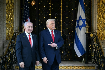 US President Donald Trump greeted Israeli Prime Minister Benjamin Netanyahu upon the latter's arrival at Mar-a-Lago - Jim WATSON (AFP)