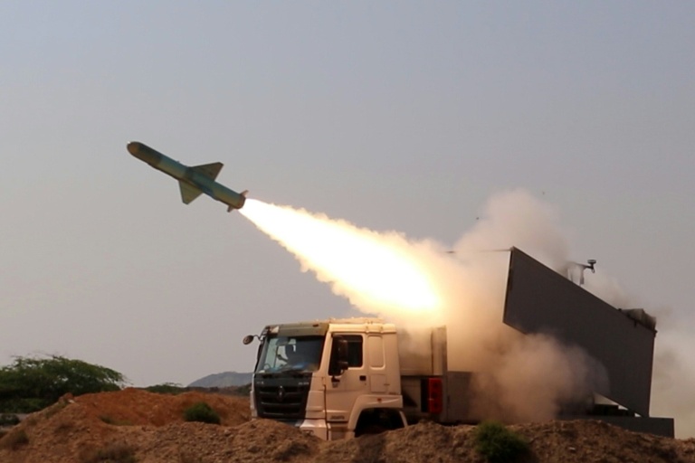 Trump issues Iran with ultimatum as US ramps up military presence