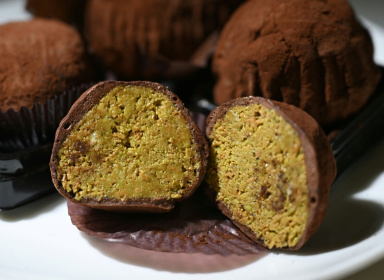 The "Dubai-style" chewy Dujjonku cookies have become the must-have dessert in South Korea - Jung Yeon-je (AFP)