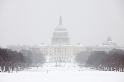 Washington awoke to a blanket of snow expected to cause travel headaches for days - Amid FARAHI (AFP)