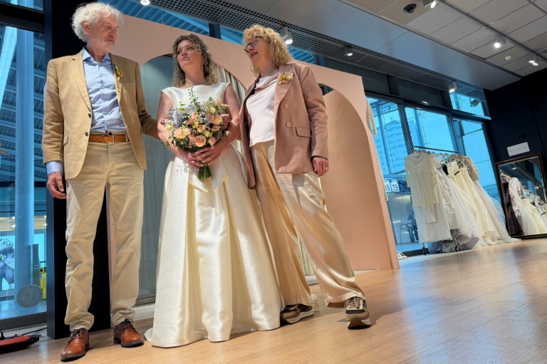 'Something borrowed': Dutch bride opts for recycled wedding
