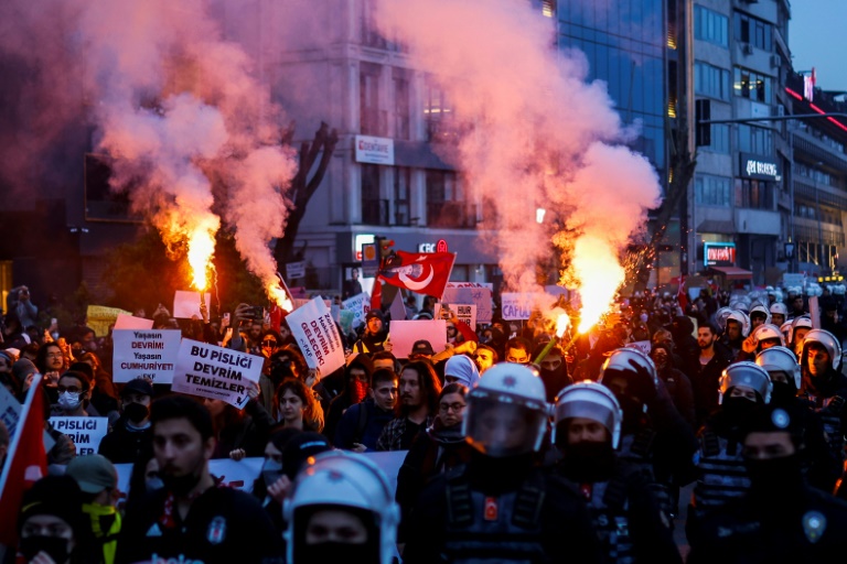 Thousands rally in Istanbul to mark year since mayor's arrest