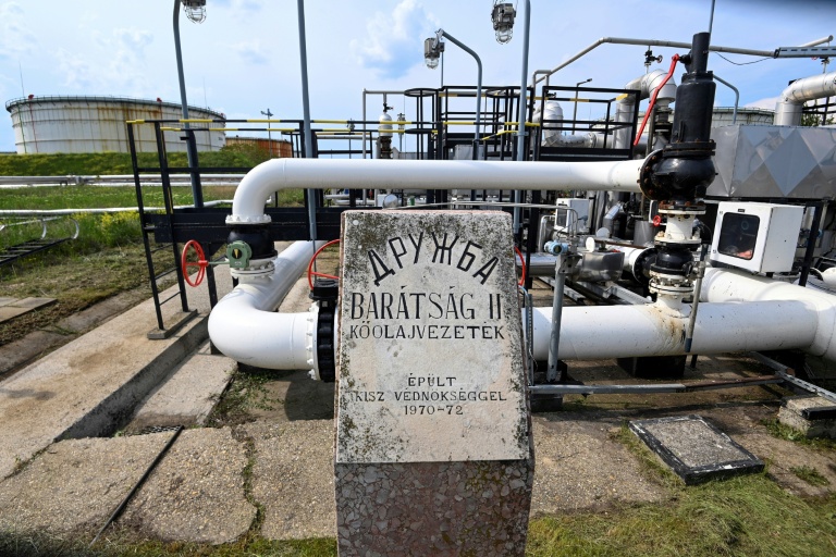 EU to help reopen blocked oil pipeline in Ukraine