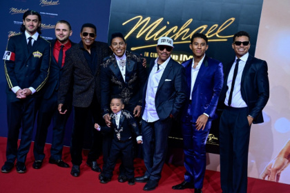Family members including (L-R) son of Michael Jackson Bigi Jackson, son of Michael Jackson Prince Jackson, US singer Jackie Jackson, US singer Jermaine Jackson, US singer Marlon Jackson pose for photogaphers at the premiere - John MACDOUGALL (AFP)