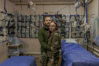 Couples such as Anastasia Podobailo and Mykola Yasinenko are serving in the Ukraine war together, finding solace from grief and exhaustion - Roman PILIPEY (AFP)