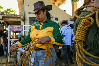 Rizza Matutino preparing to compete in the casting down event during the Rodeo Festival in Masbate - Jam STA ROSA (AFP)