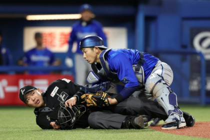 Japanese baseball umpire Takuto Kawakami was accidentally hit on the head by a bat on April 16 - STR (AFP)