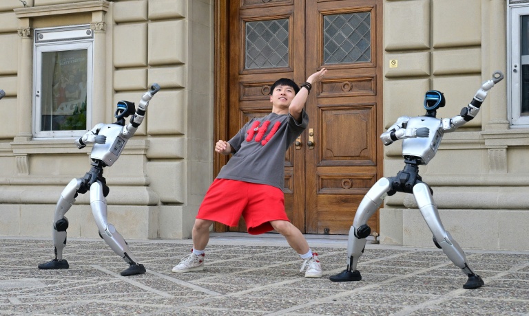 China's robot dancers limber up for America's Got Talent final