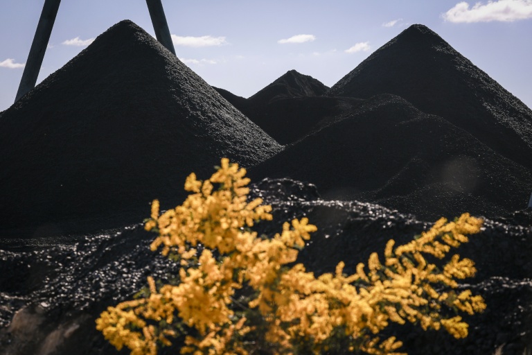 Climate champion Australia digging more coal